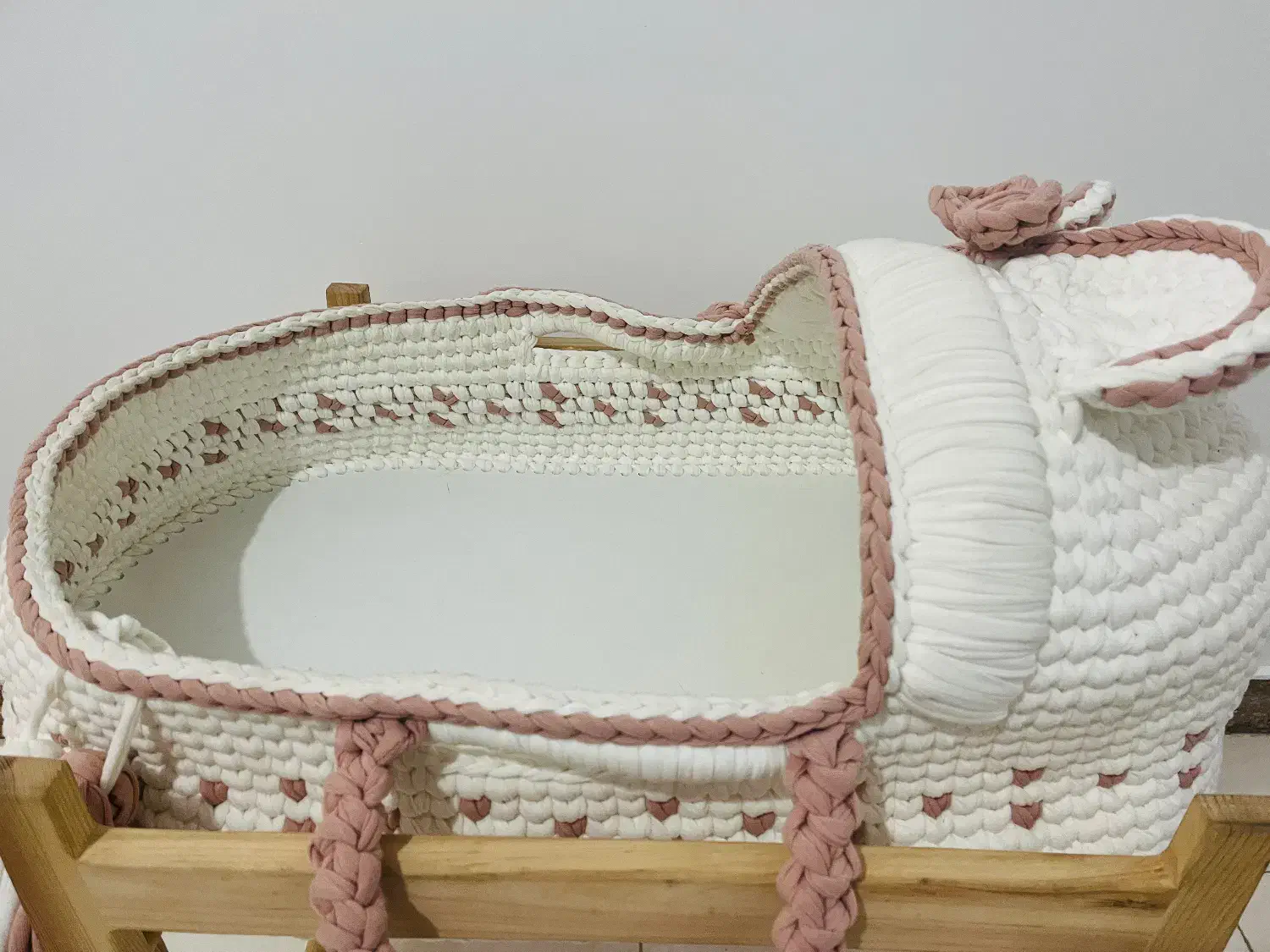 گهواره نوزاد نو نو بسیار شیک و تمیز|تخت و صندلی بچه|نسیمشهر, |دیوار