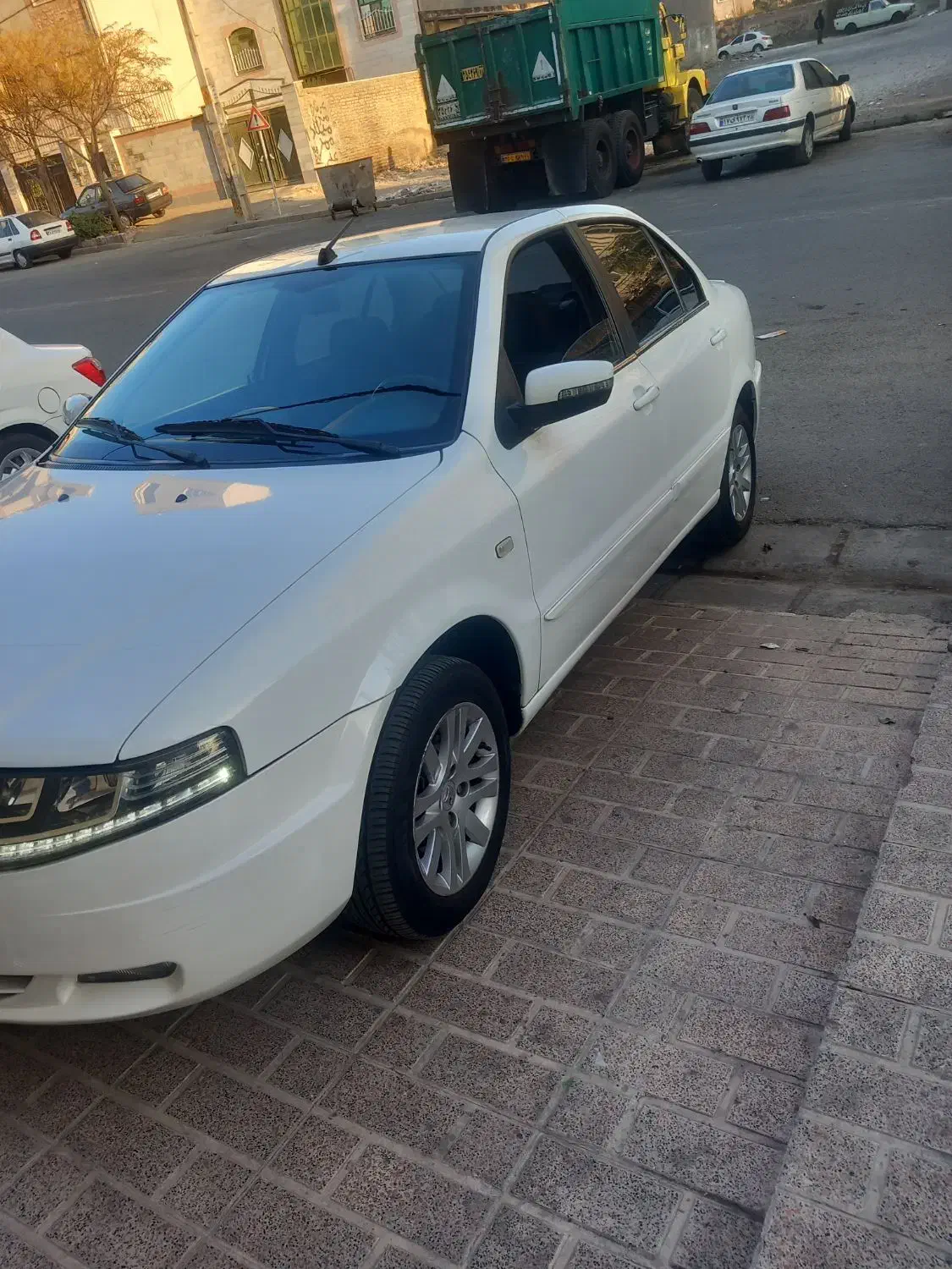 سورن پلاس ای اف سون|خودرو سواری و وانت|فردیس, نیروگاه برق|دیوار