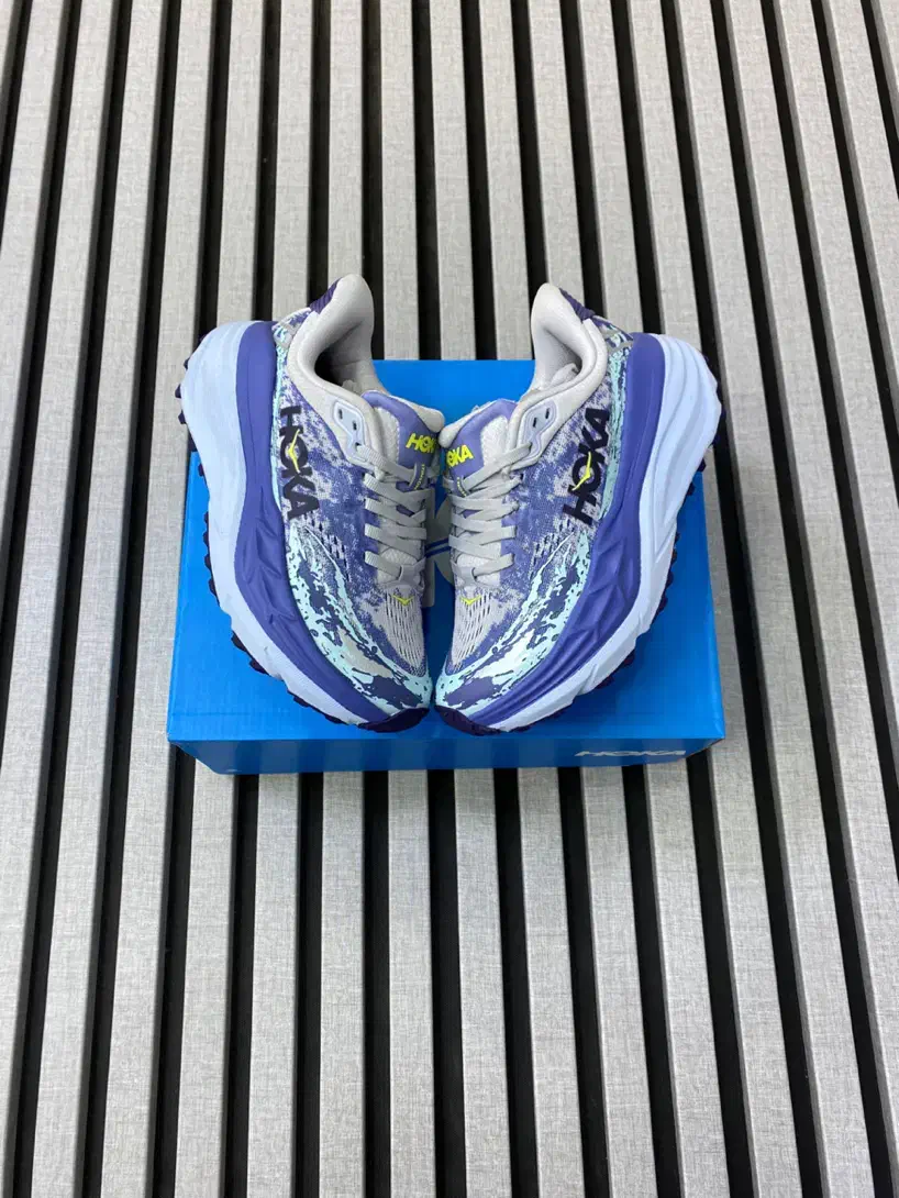 کتونی هوکا دوست سلامتی شما.|کیف، کفش، کمربند|بانه, |دیوار