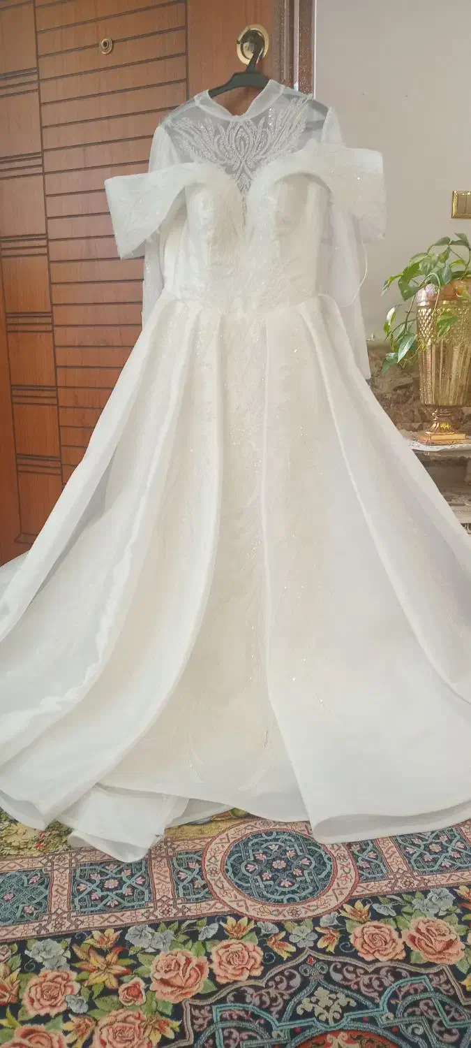 لباس عروس|لباس|صومعه‌سرا, |دیوار