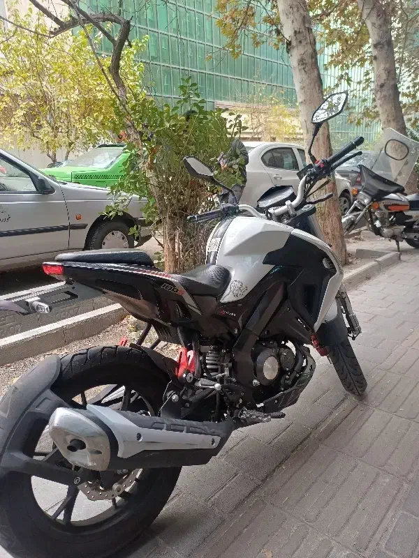 بنلی 180|موتورسیکلت|تهران, فلسطین (میدان انقلاب)|دیوار