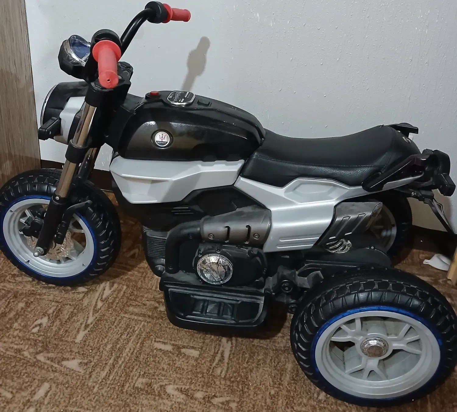 موتور شارژی کارکرده|اسباببازی بچه|اصفهان, باغ فدک|دیوار