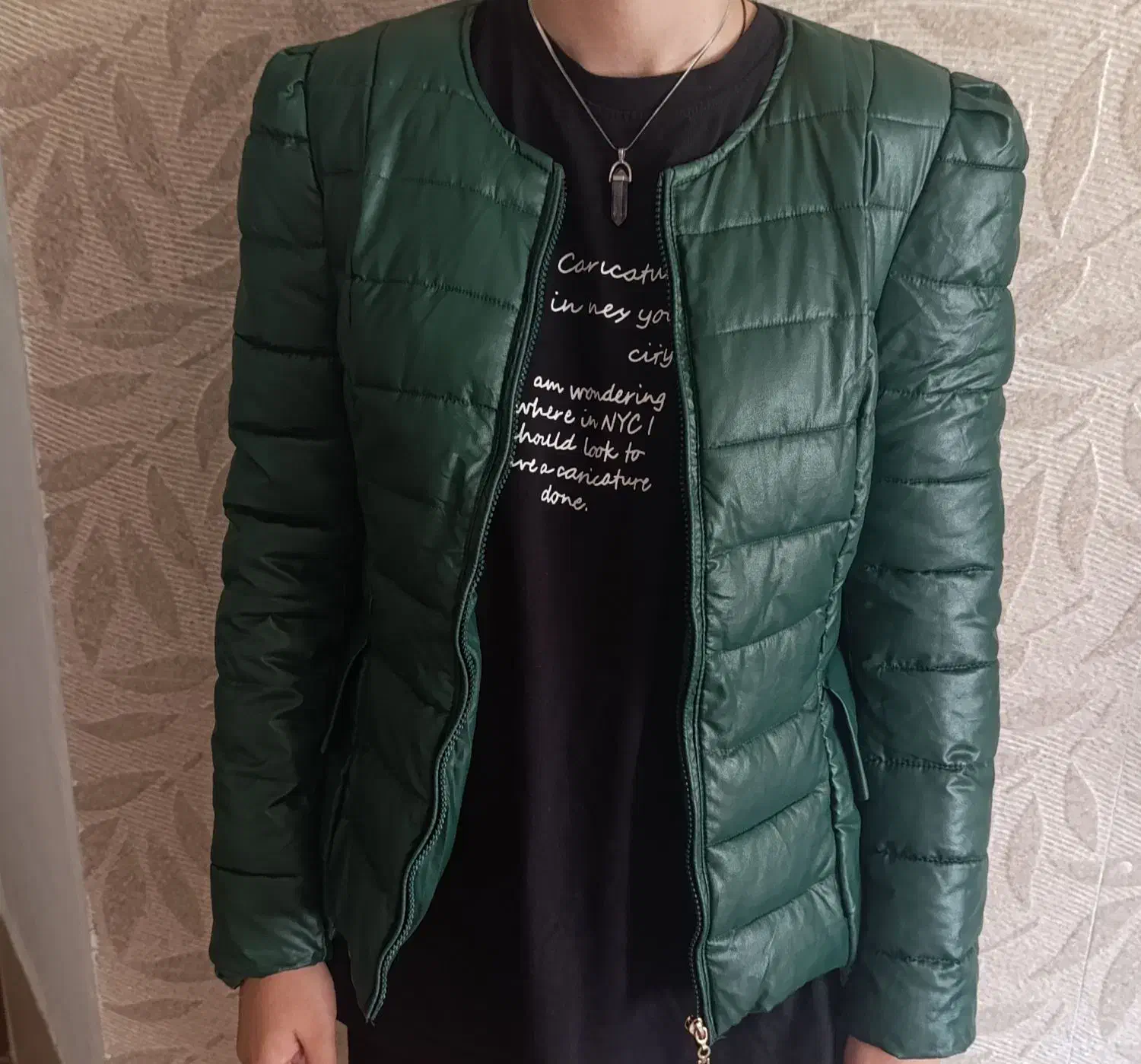 کاپشن دخترانه|لباس|شیراز, محراب|دیوار