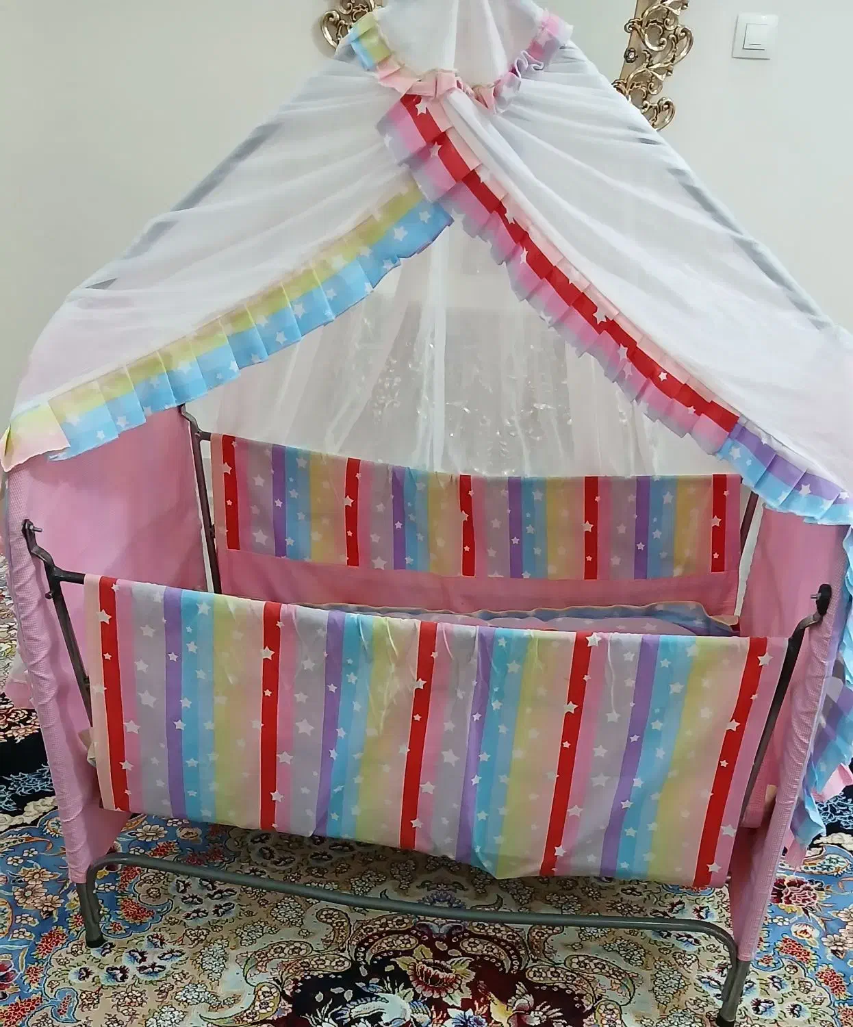 گهواره فلزی درحدنو تمیزوسالم۱۸۰۰۰۰۰تومان|تخت و سرویس خواب|شیروان (خراسان), |دیوار