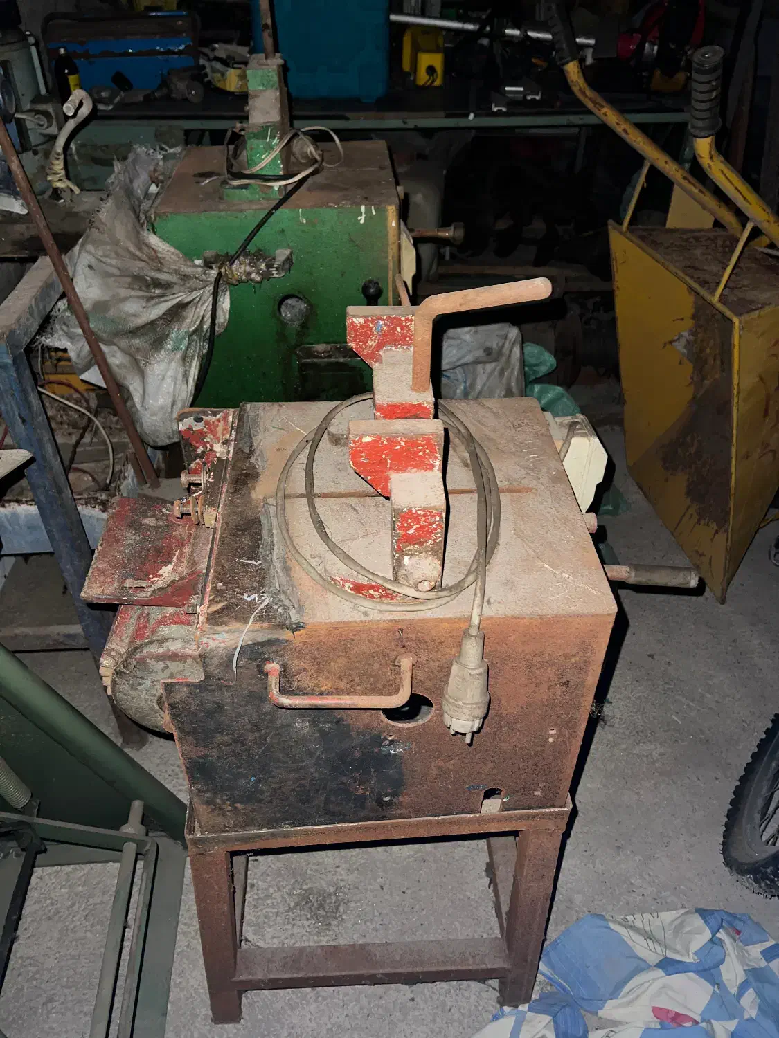 آلمینیوم بر جعبه ای|ماشینآلات صنعتی|رشت, آب و برق|دیوار