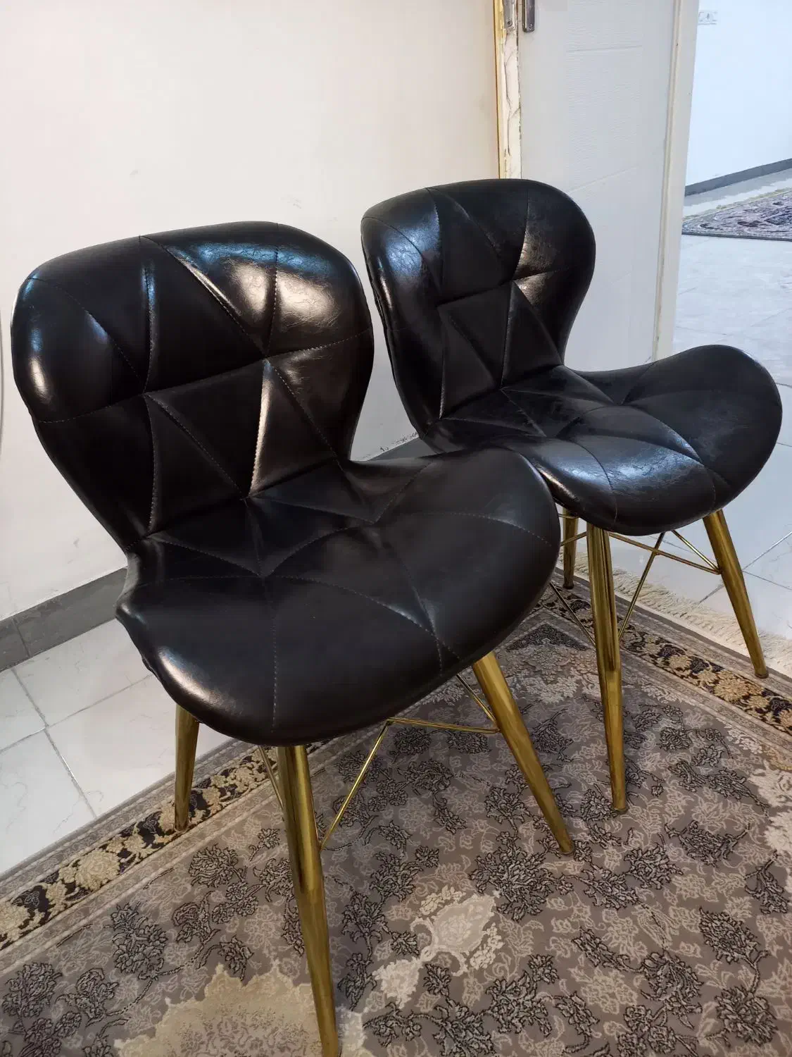 صندلی چرم مشکی پایه طلایی نو|مبلمان اداری|فردوسیه, |دیوار