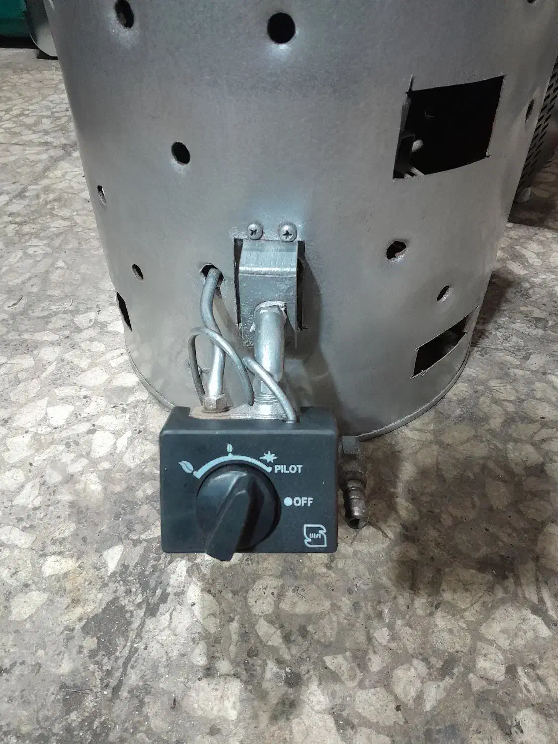 بخاری کارگاهی هم ساده هم با دستگاه ترموکوبل دار|بخاری، هیتر، شومینه|نیشابور, شهرک رسولی|دیوار