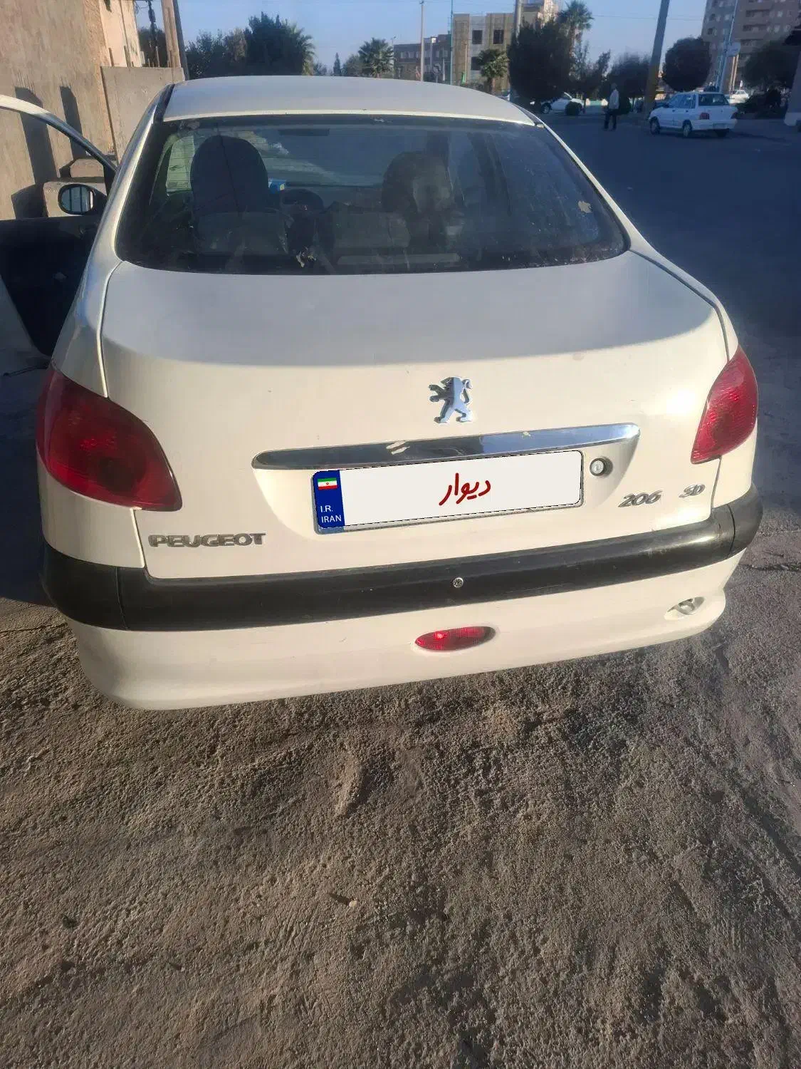 ۲۰۶صندوقدار سفیدمدل۸۸|خودرو سواری و وانت|یزد, |دیوار