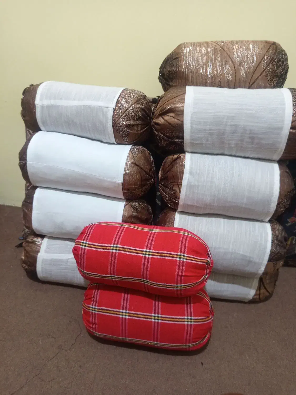 کوسن های مبلی و مسافرتی|رختخواب، بالش، پتو|گرگان, |دیوار