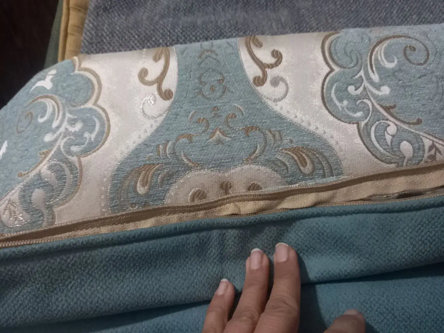 روبالشی|رختخواب، بالش، پتو|صدرا-فارس, فاز ۱|دیوار