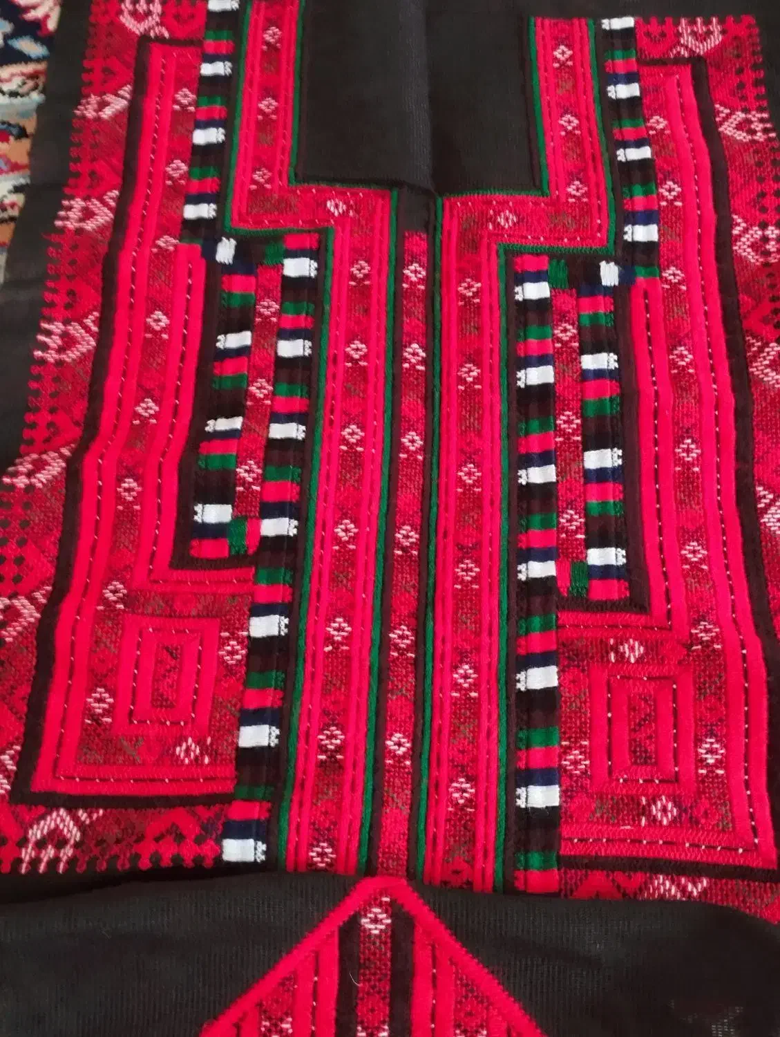 زی استین|لباس|نیمروز, |دیوار