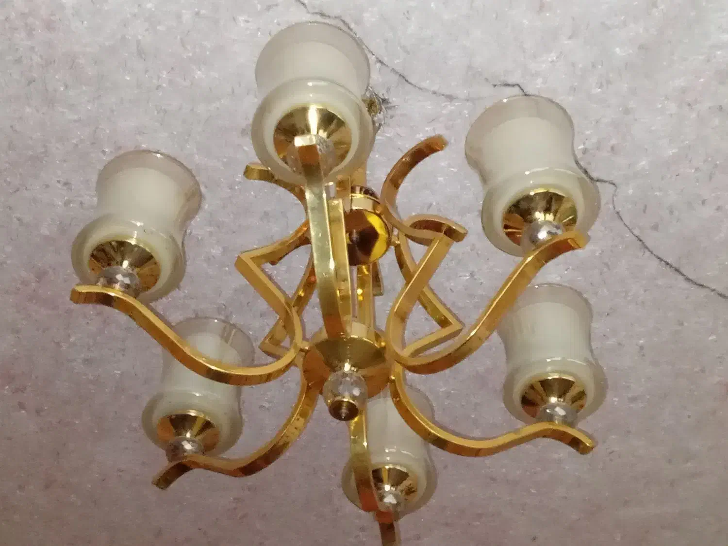 لوستر ۶ شاخه|لوستر و چراغ آویز|قم, باغ کرباسی|دیوار