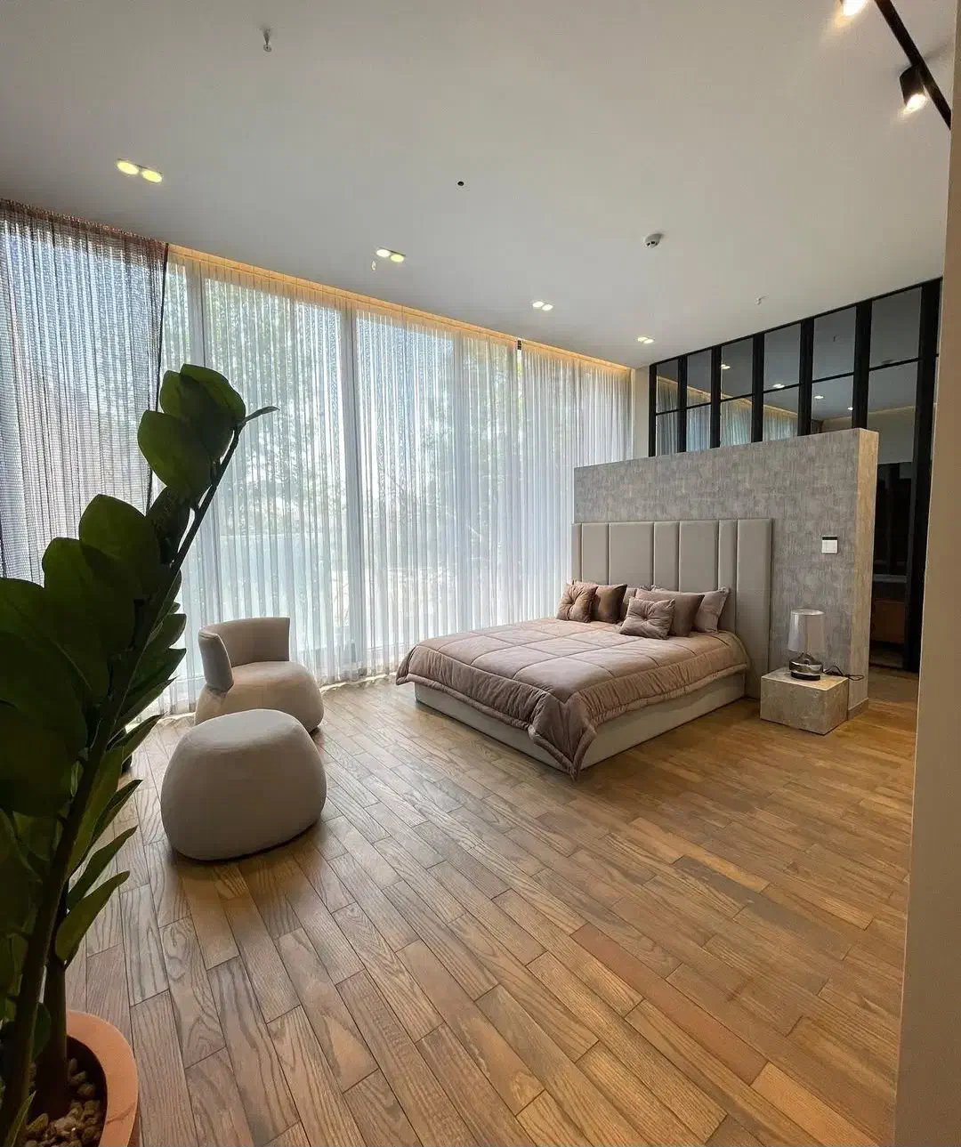 ۳۰۰متر * ۴ خواب * فول فرنیش * تک واحدی *اعیان نشین