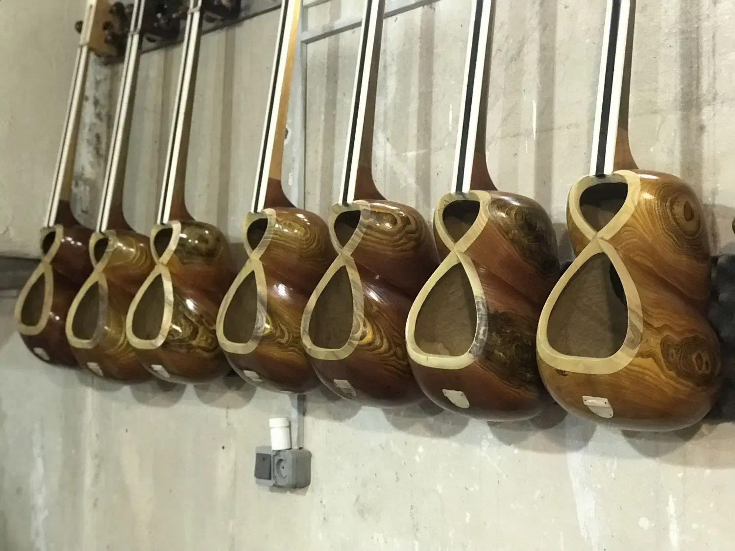 سازگری تار اهورا|سازهای سنتی|کرج, گوهردشت|دیوار