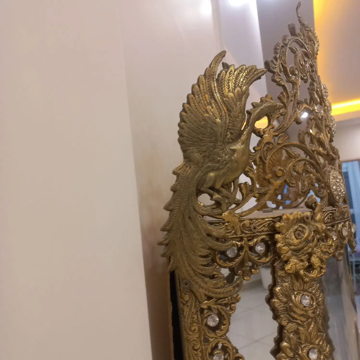 ساعت برنجی محکم پشتش آینه وبالاش دوطاوس داره|ساعت دیواری و تزئینی|تهران, والفجر (افسریه)|دیوار