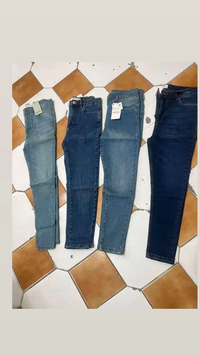 تعدادی شلوار لی زنانه به فروش میرسد|لباس|بندرعباس, |دیوار