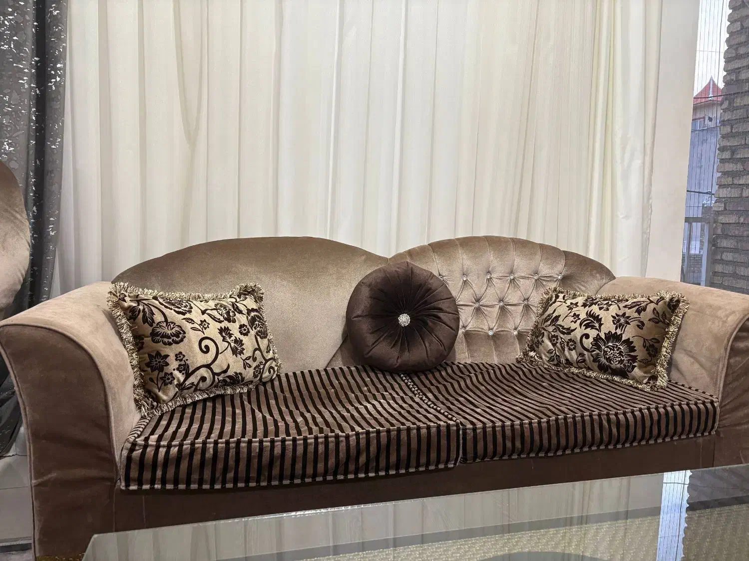 مبل هفت نفره|مبلمان خانگی و میز عسلی|صحنه, |دیوار