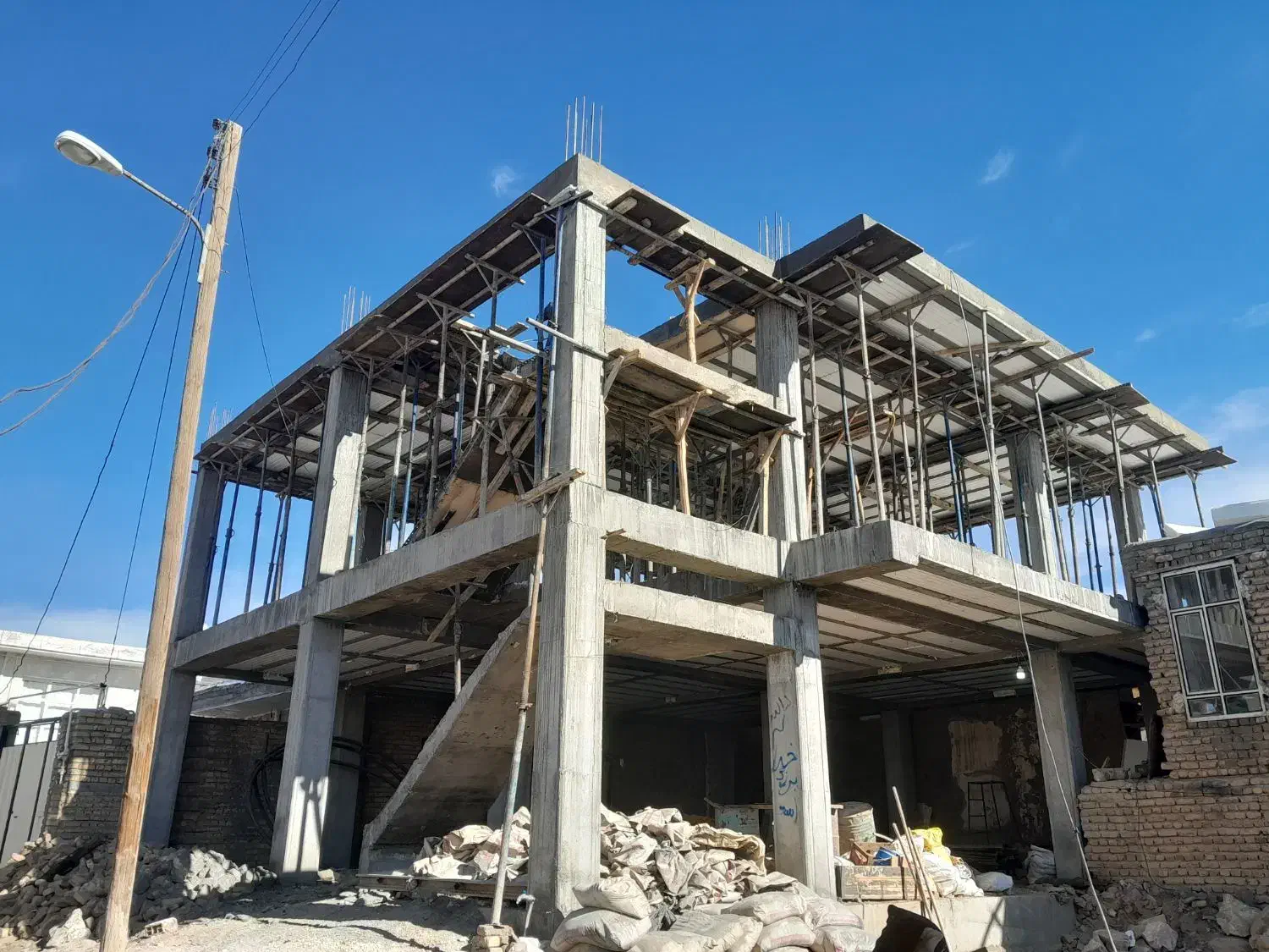 اجرای  فونداسیون وانواع سقف های بتنی وباربرو....|خدمات پیشه و مهارت|نهاوند, |دیوار