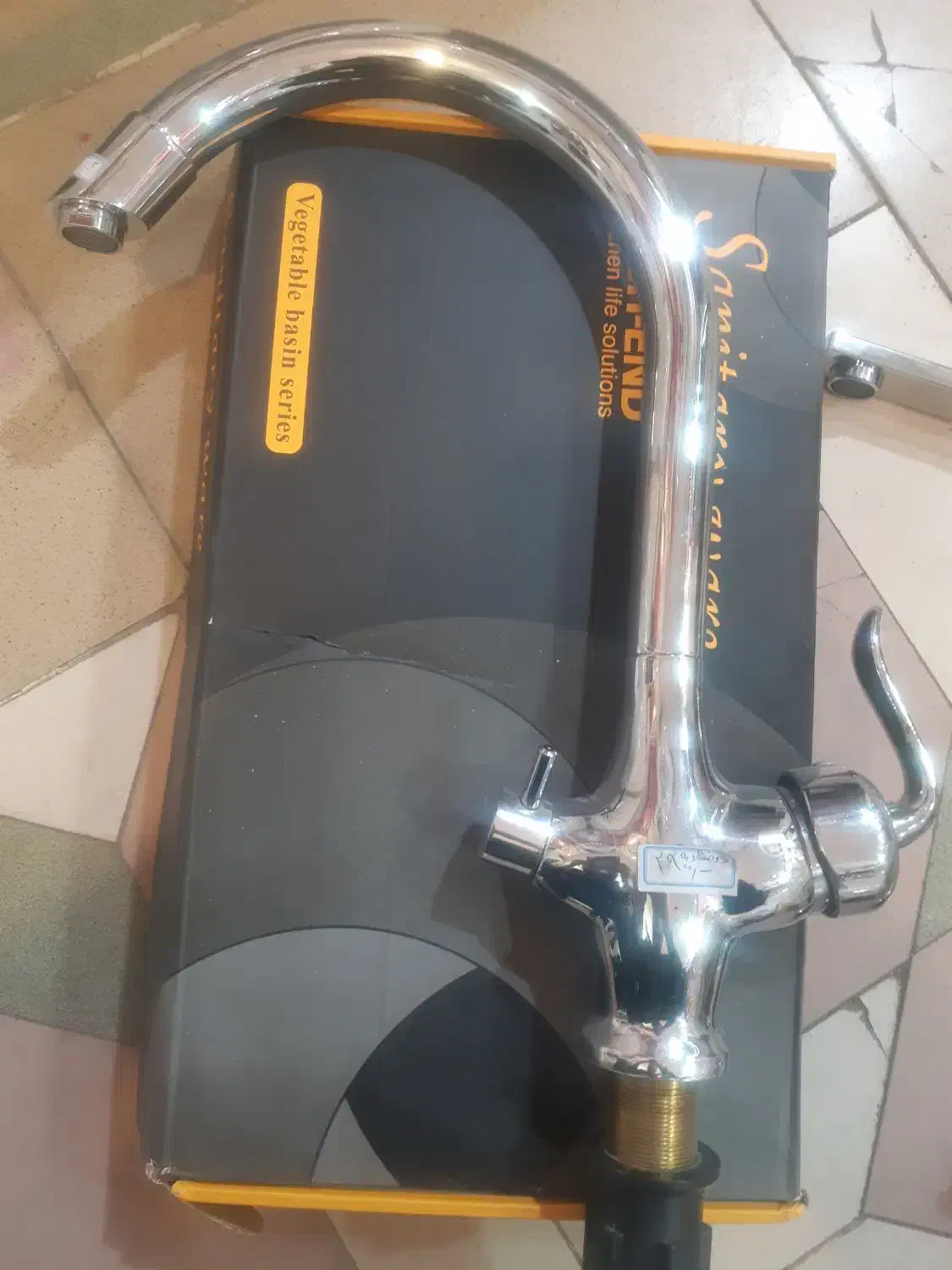 تعدادی شیر و شیرآلات ظرفشویی شاوری مناسب|مصالح و تجهیزات ساختمان|زنجان, |دیوار