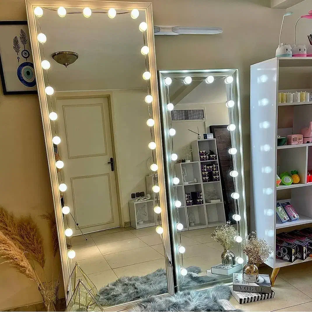 ریسه لامپ هالیوودی دور آینه رسید|ریسه و چراغ تزئینی|شیراز, گود عربان|دیوار