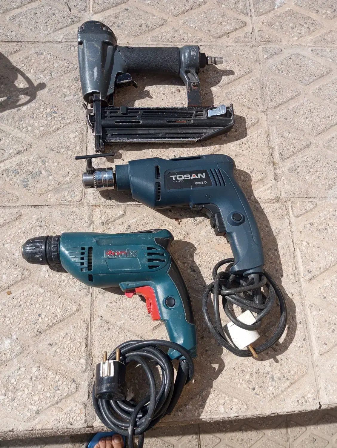 تعدادی ابزار و فارسی بر بامیز برش .|ابزارآلات|تهران, تهراننو|دیوار