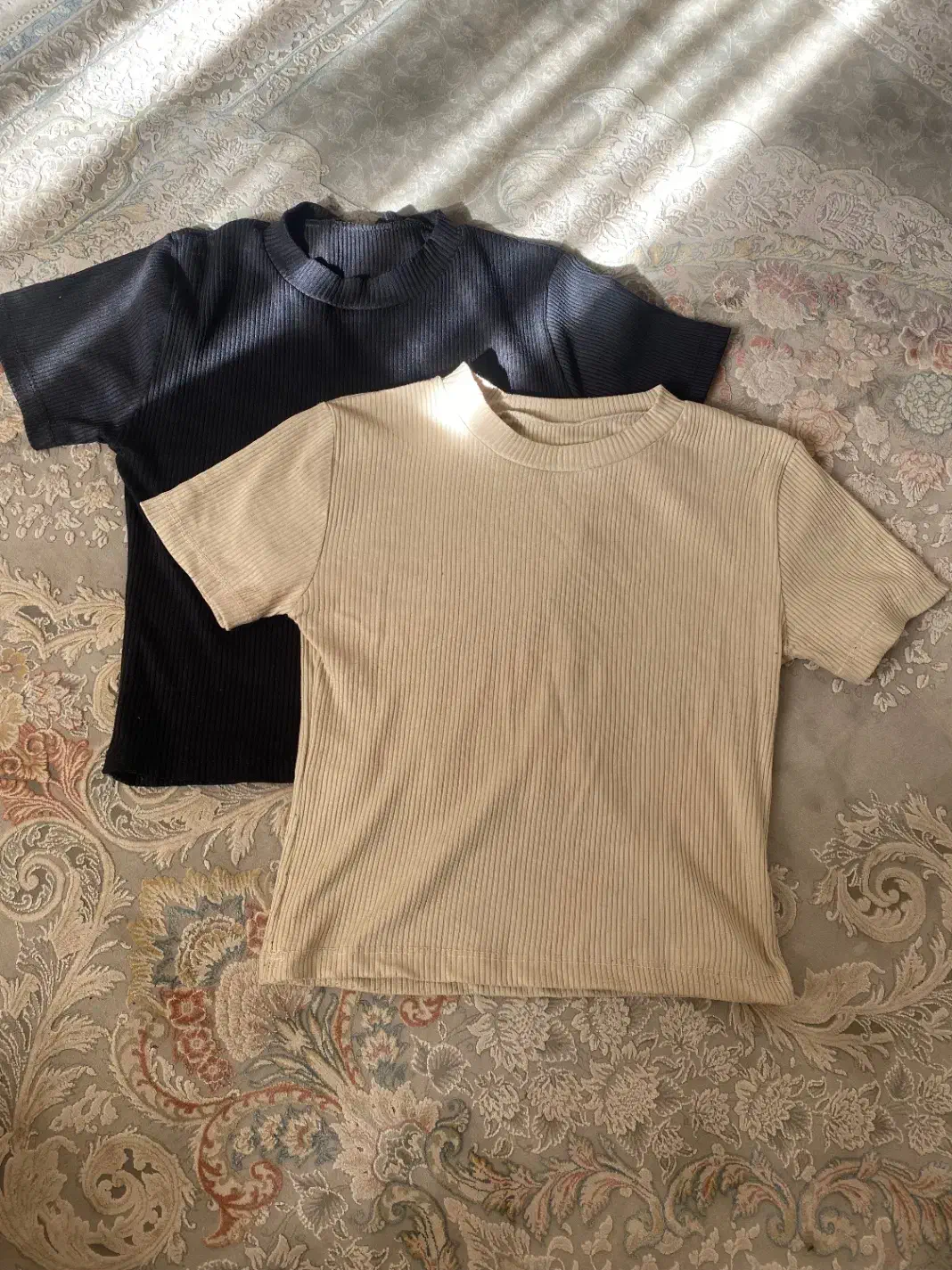 لباس دخترانه و زنانه|لباس|لاهیجان, لیالستان|دیوار