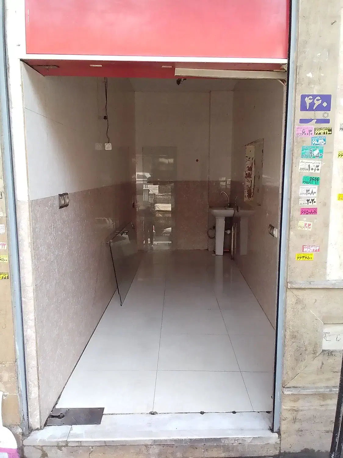 اجاره ۱۰ متر مغازه بر خیابان هاشمی-آب/برق/گاز/تلفن|اجارهٔ مغازه و غرفه|تهران, جیحون|دیوار