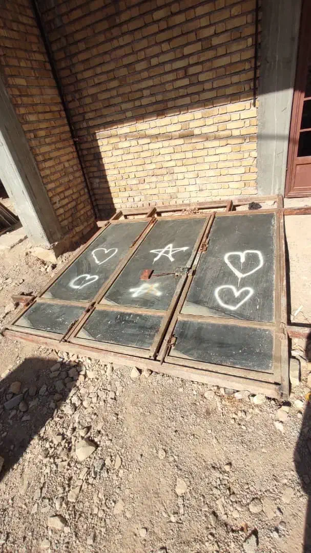 در حیاط ماشین رو|مصالح و تجهیزات ساختمان|آبدانان, |دیوار