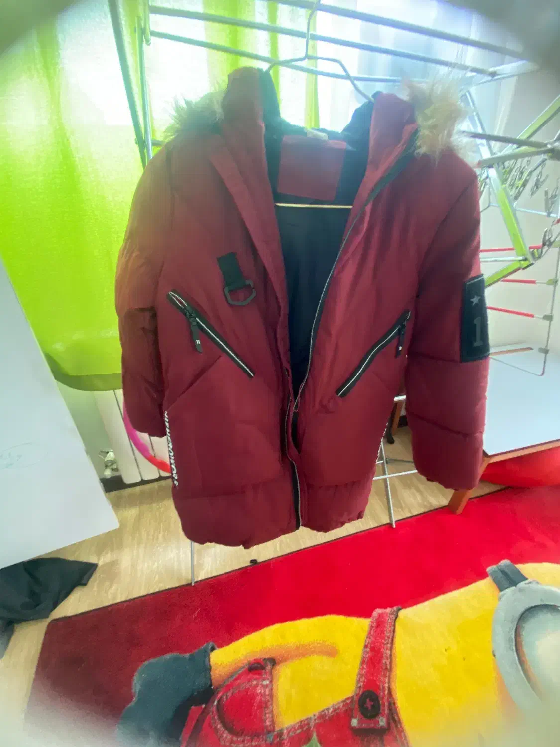 کاپشن|لباس|تهران, گیشا|دیوار