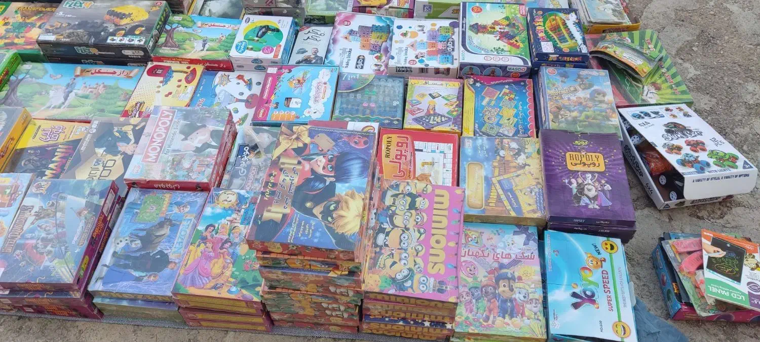 مقداری اسباب بازی به صورت عمده|اسباببازی|شیراز, فخرآباد (دروازه کازرون)|دیوار