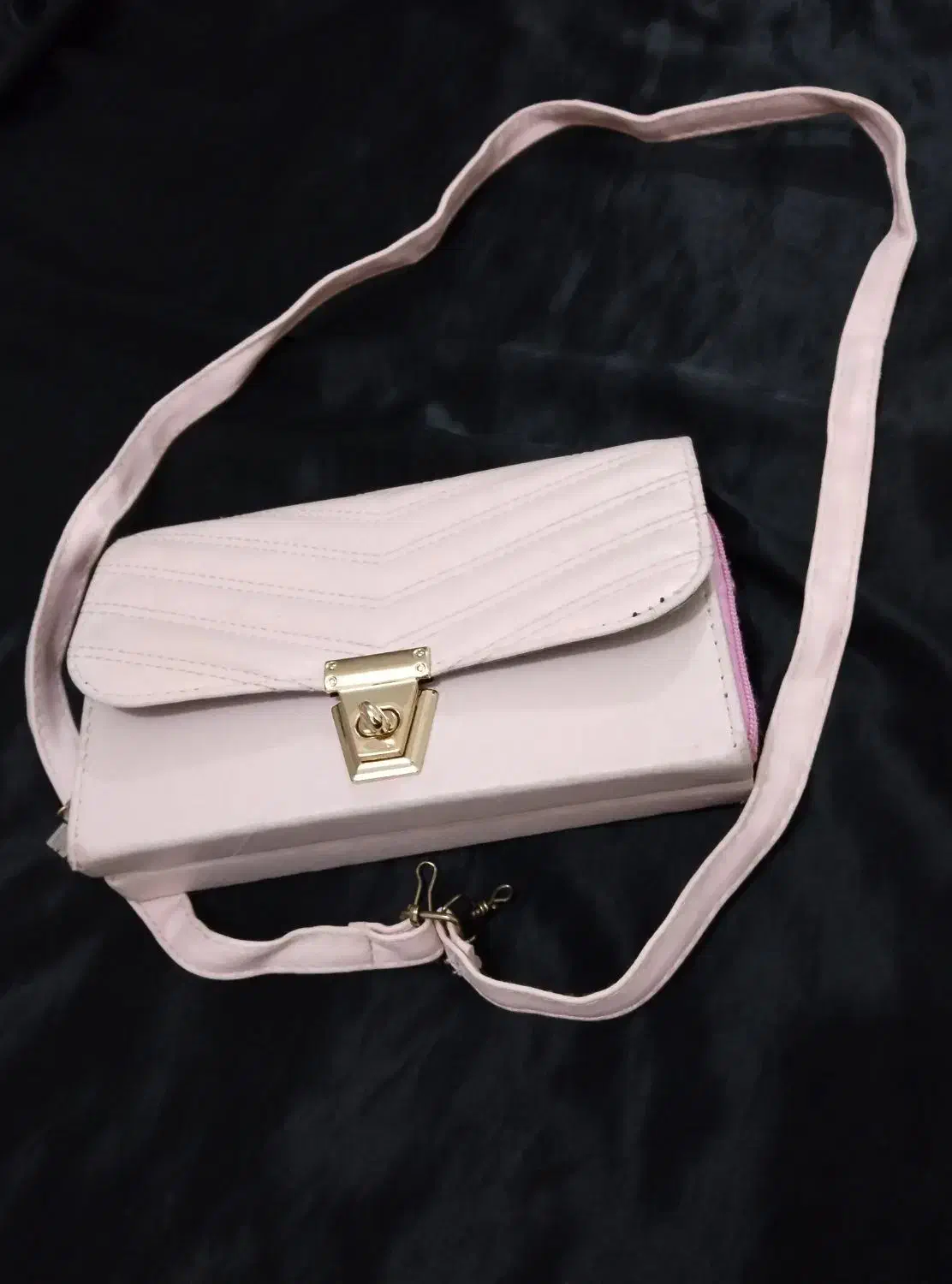 دوعدد کیف|کیف، کفش، کمربند|دورود, |دیوار