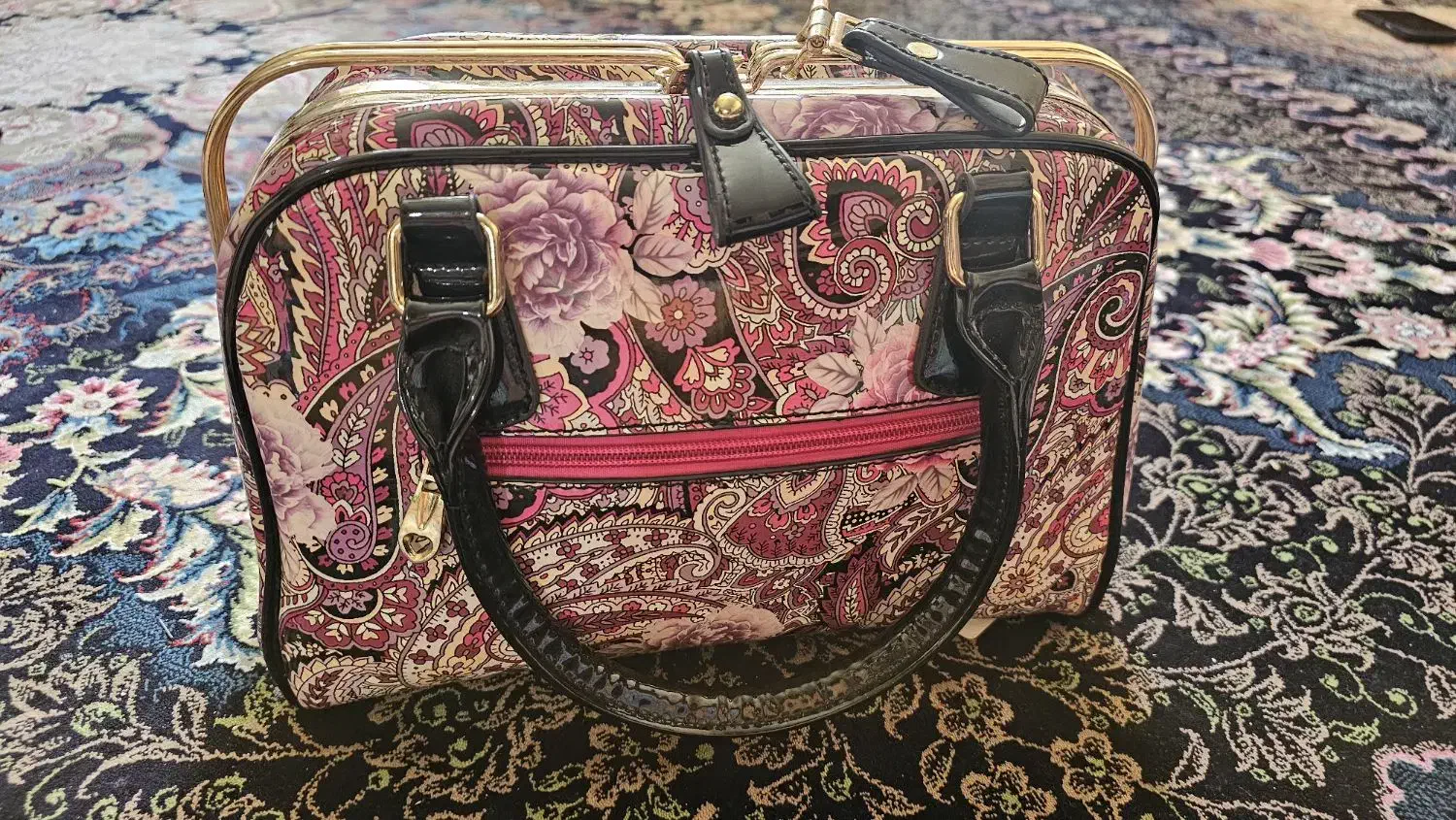 کیف زنانه|کیف، کفش، کمربند|شیراز, محراب|دیوار