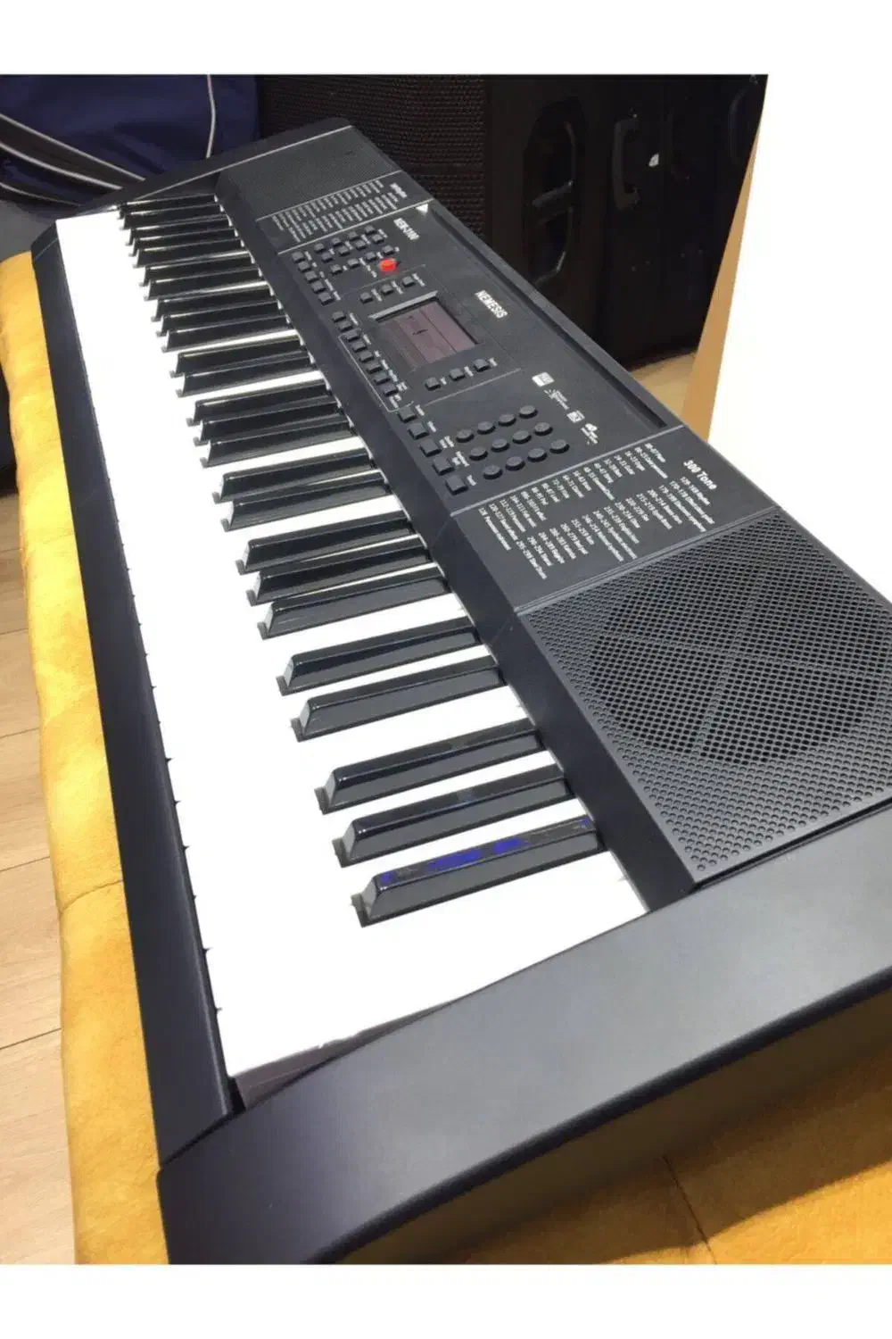 پیانو ارگ کیبورد|پیانو، کیبورد، آکاردئون|بابل, |دیوار