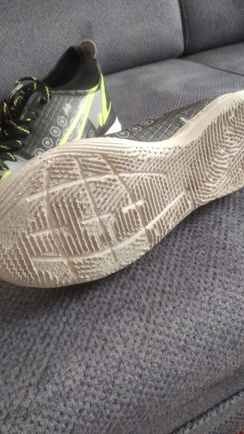 کفش فوتبال سالنی|کیف، کفش، کمربند|محمدشهر, محمدشهر|دیوار