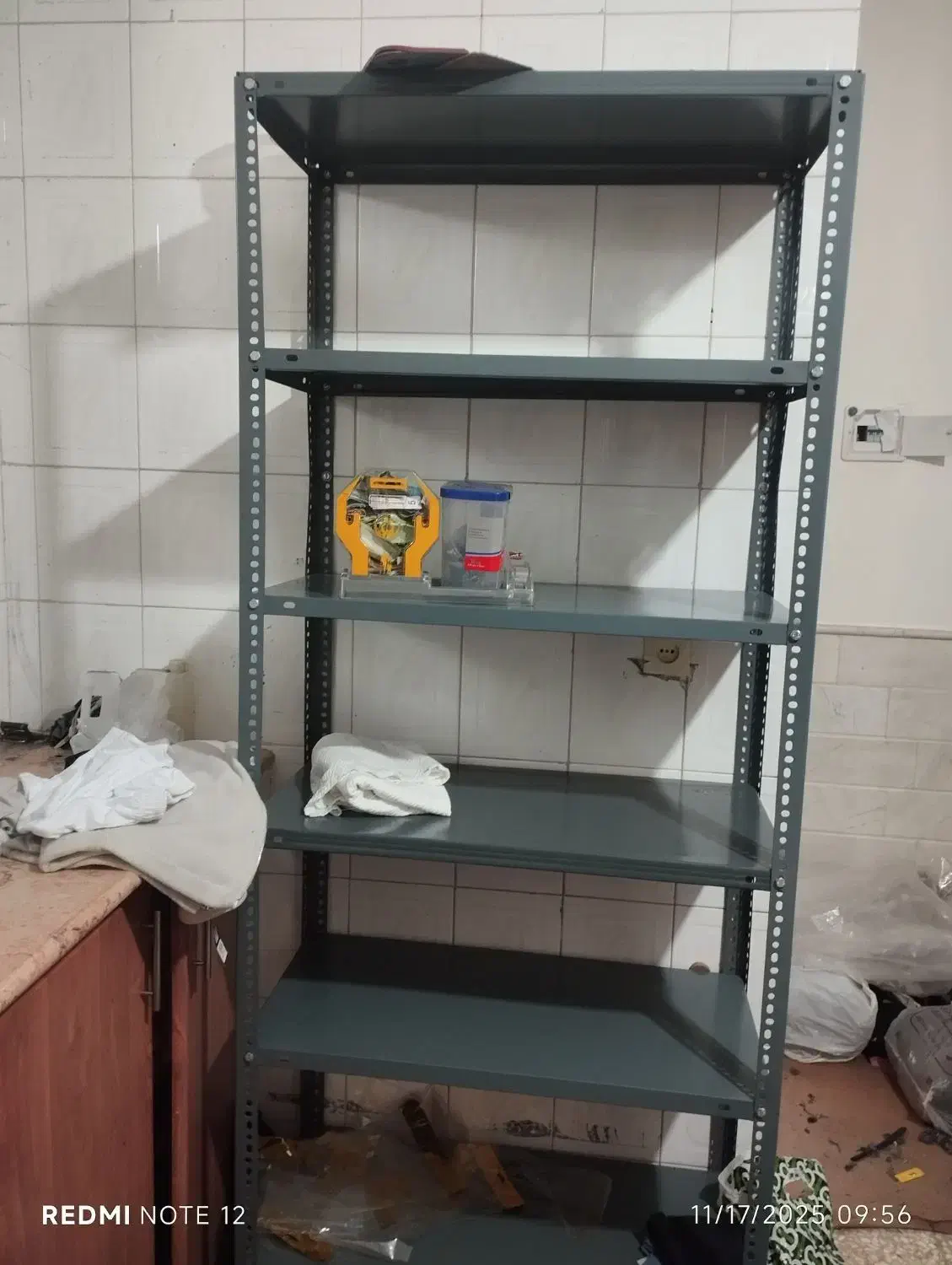 قفسه فلزی شلف طبقه کتابخانه ای پیچ و مهره ای|کتابخانه، شلف، قفسه‌های دیواری|قم, باجک یک|دیوار