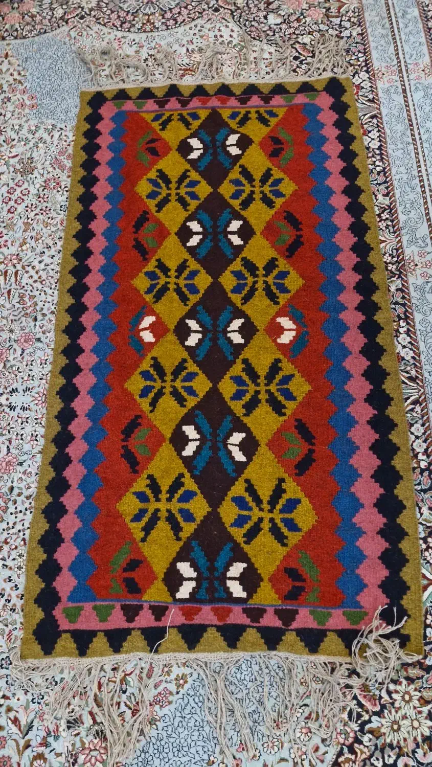 فرش سنتی بزرگ و کوچیک داره|فرش|نیشابور, فضل|دیوار