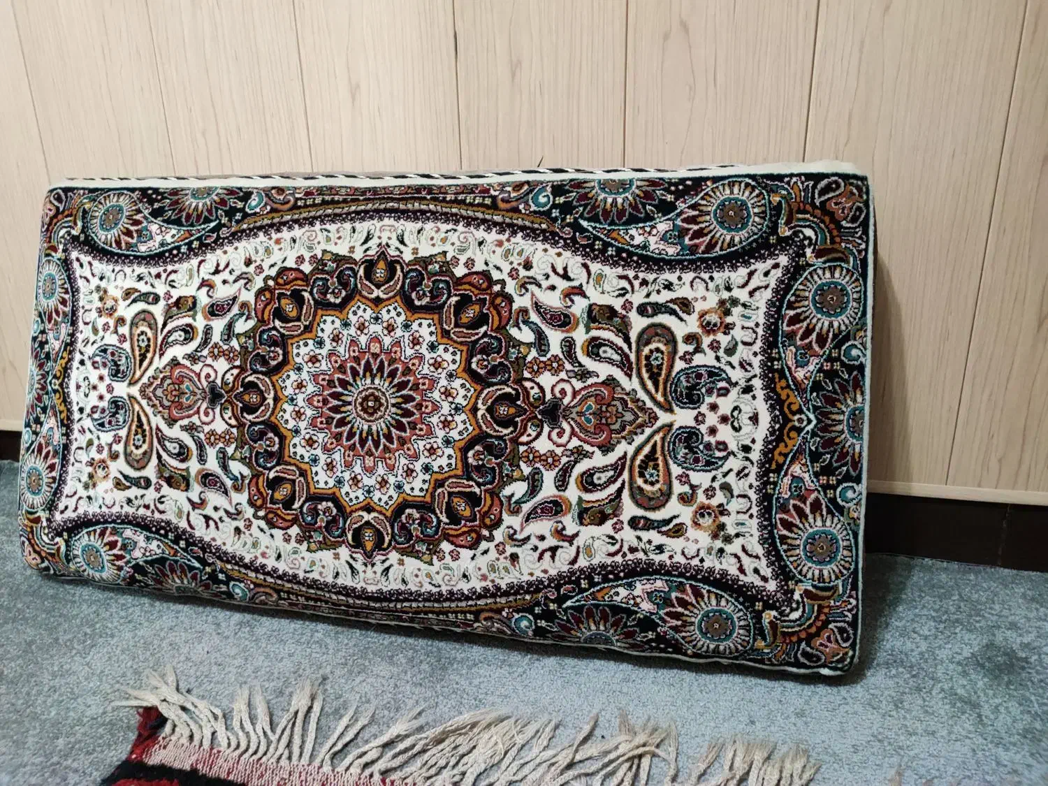 مبل و پشتی|مبلمان خانگی و میز عسلی|دوگنبدان, |دیوار