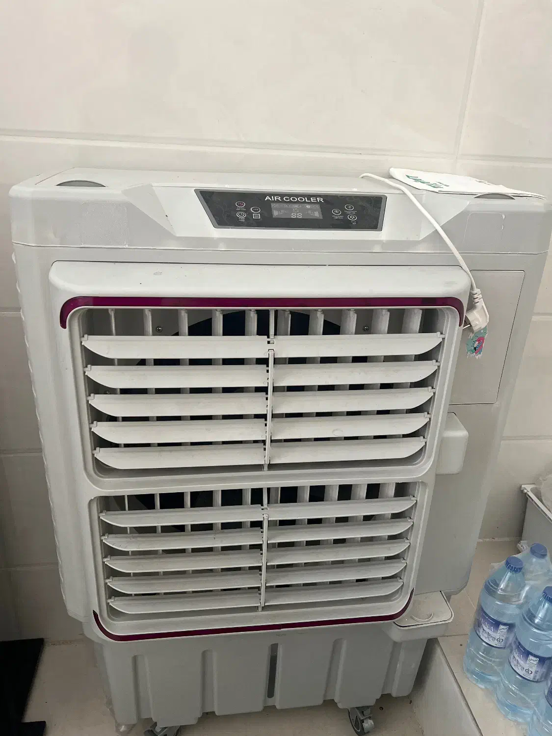 کولر آبی ایستاده بسیار نو و تمیز و کم کار|کولر آبی|دوگنبدان, |دیوار