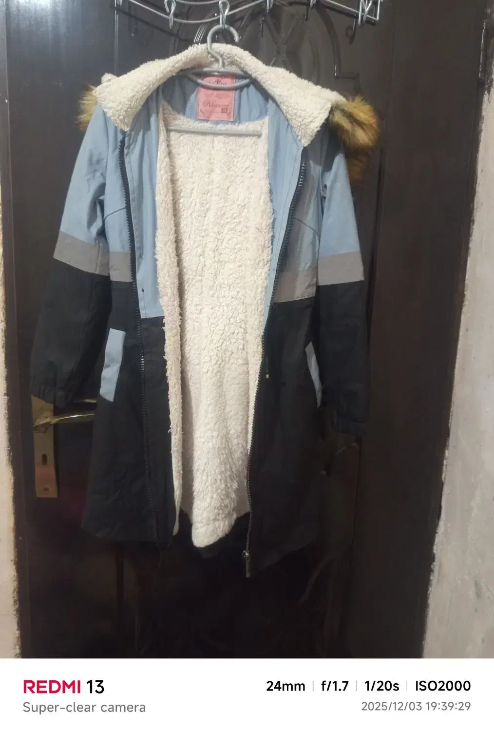 پالتو|لباس|بوژگان, |دیوار