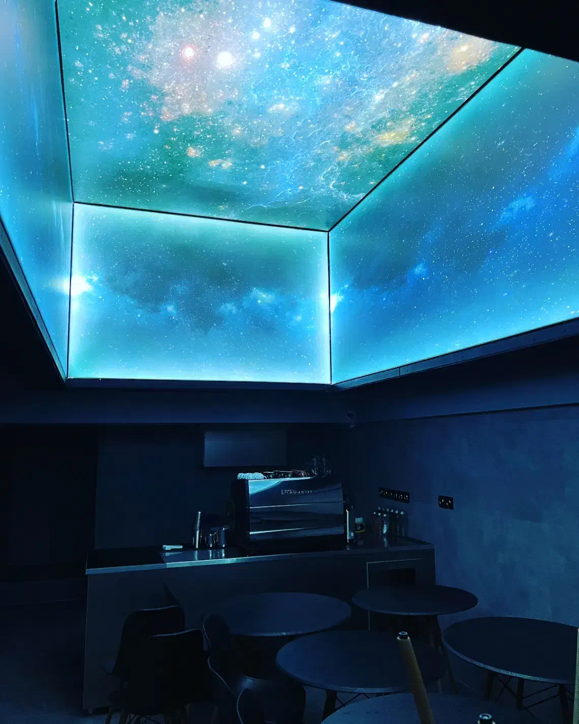 واگذاری کافی شاپ فول با وسایل کامل و طراحی خاص|کافی‌شاپ و رستوران|شاهین‌شهر, نظامی|دیوار