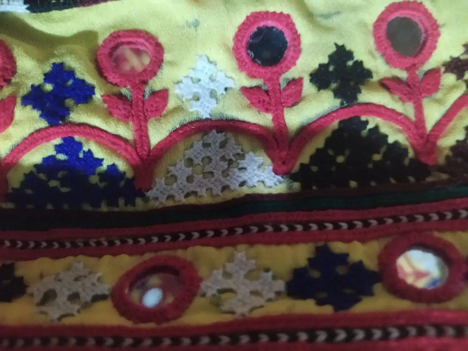 لباس دوزی بنت|لباس|بنت, |دیوار