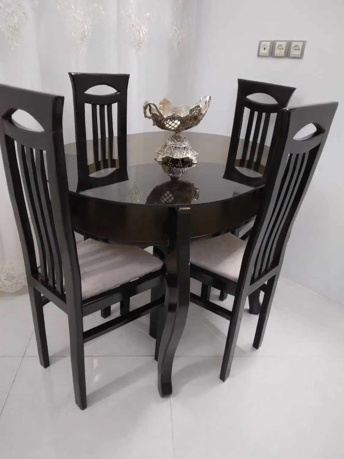 میز نهارخوری ۴ نفره تمیز وسالم(درحدنو)|میز و صندلی غذاخوری|مشهد, توس (بلوار توس)|دیوار