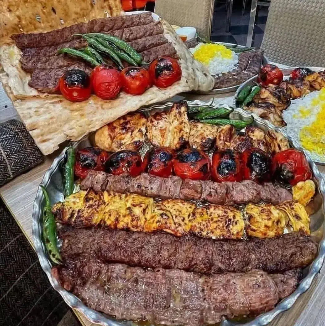 غذا بیرون بر در خیابان قائمیه کباب جوجه خورشت برنج|خدمات پذیرایی، مراسم|اصفهان, قائمیه|دیوار