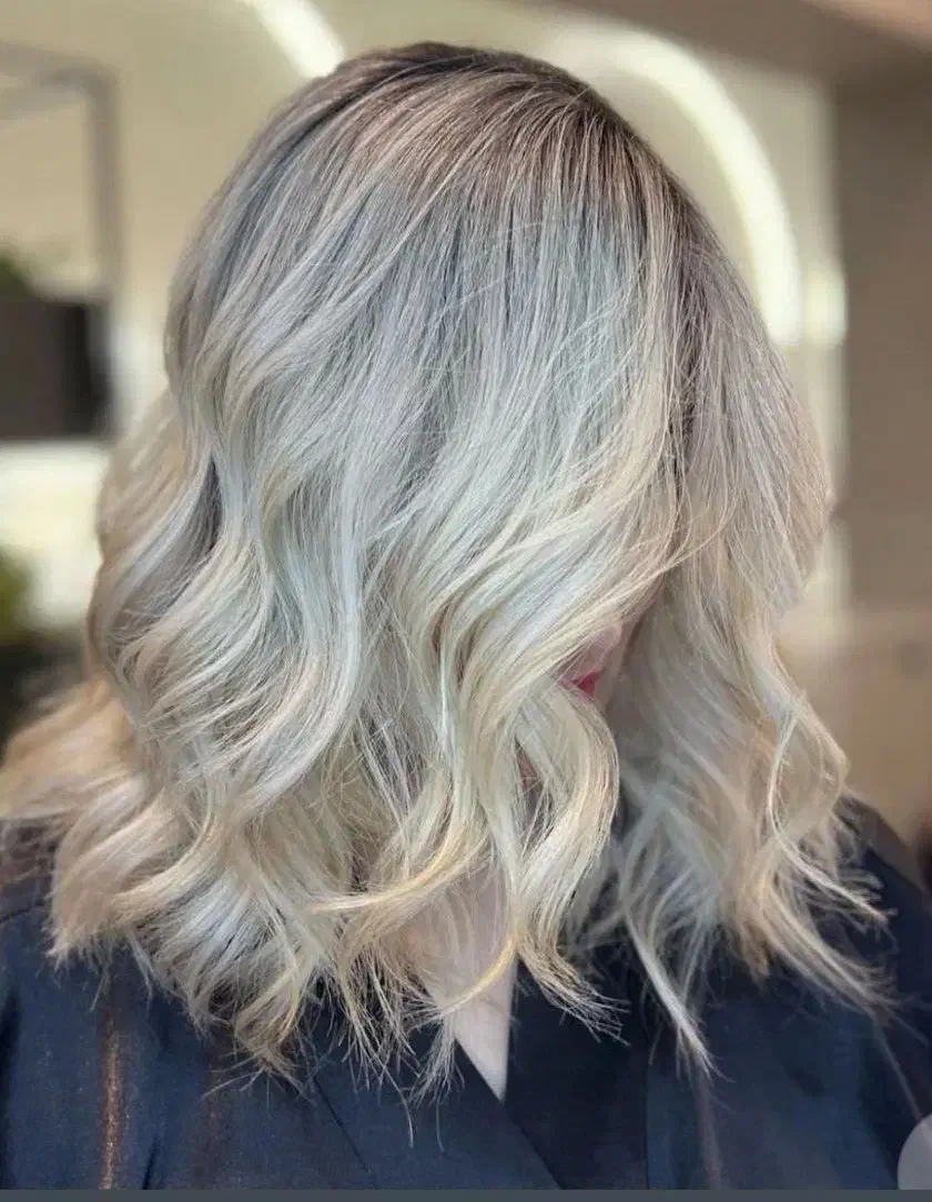 اجاره لاین ناخن و مژه و انجام خدمات زیبایی|خدمات آرایشگری و زیبایی|مشهد, نوید|دیوار