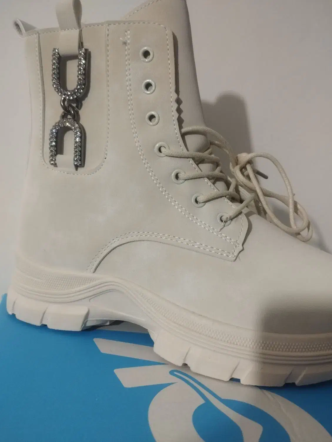 نیم بوت|کیف، کفش، کمربند|پاکدشت, پاکدشت (مامازند)|دیوار