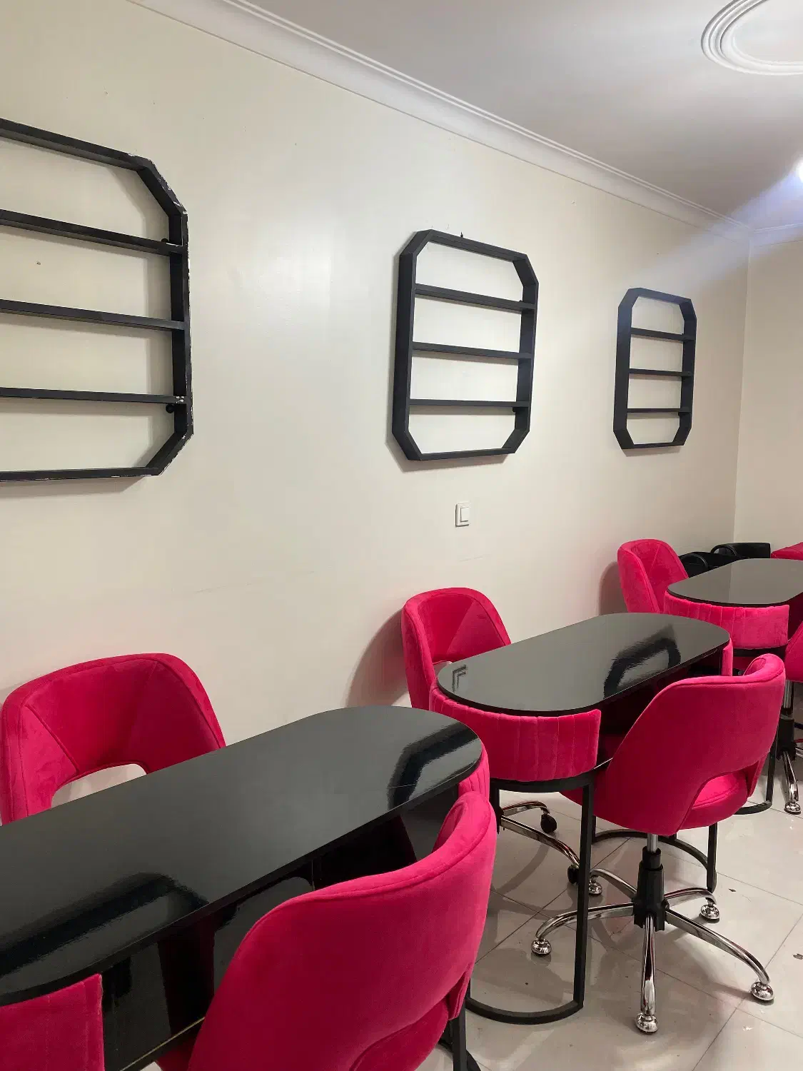 اجاره میز ناخن ۲۰۰۰۰۰۰م فوری|اجارهٔ دفتر کار، اتاق اداری، مطب|تهران, سلسبیل شمالی|دیوار