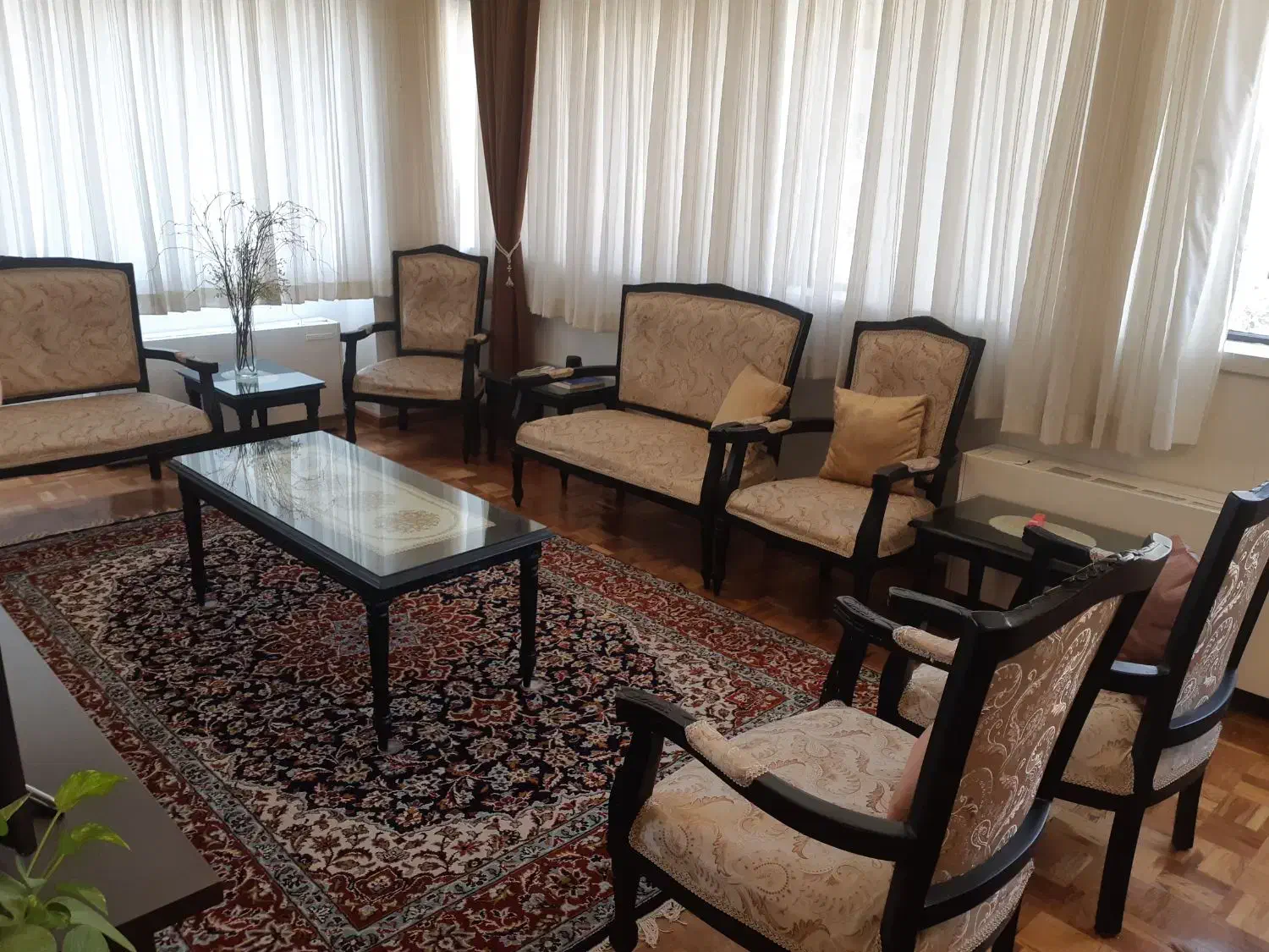مبلمان ۸ نفره کلاسیک با میز وسط و عسلی|مبلمان خانگی و میز عسلی|تهران, اکباتان|دیوار