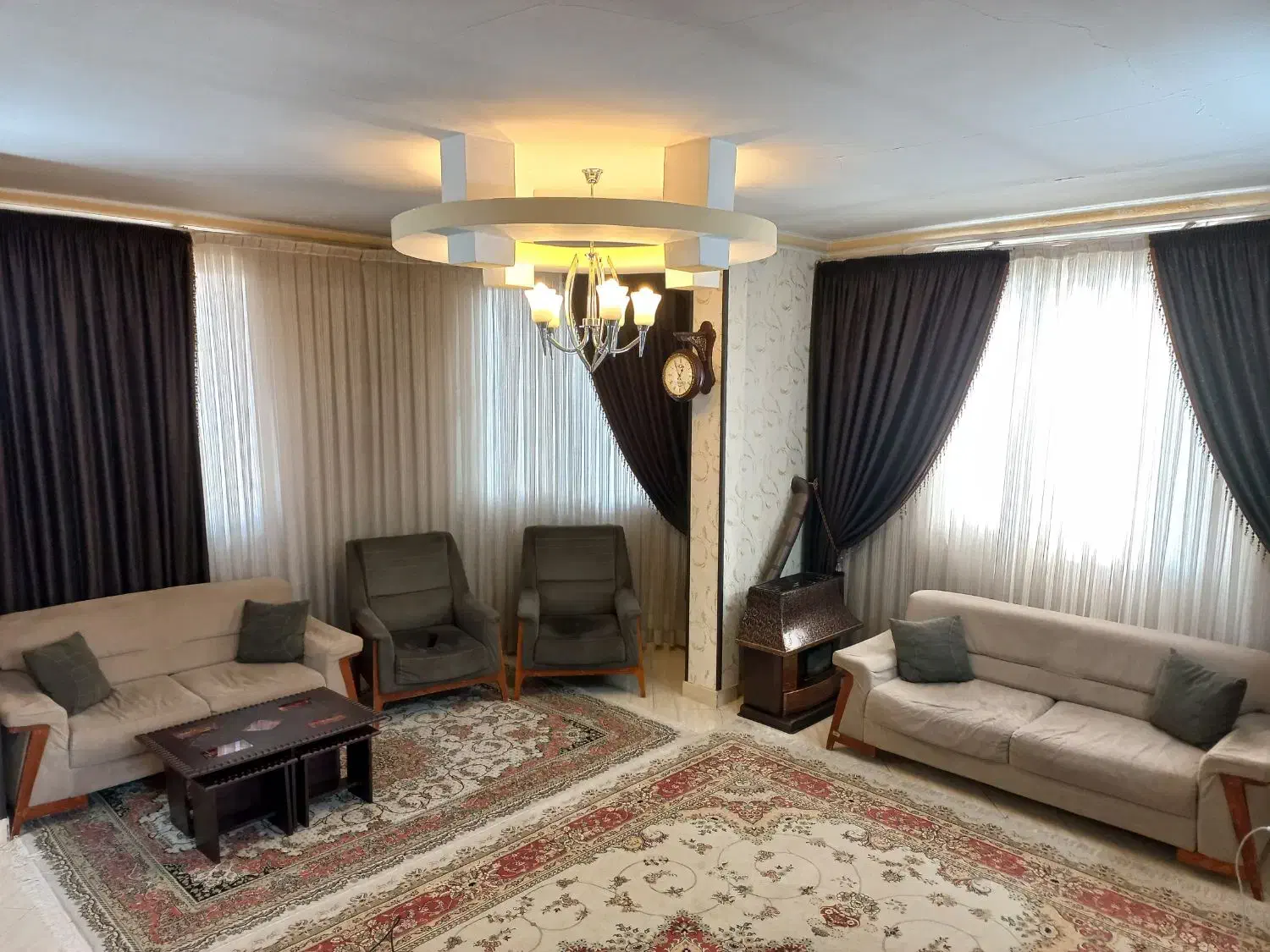 مبل راحتی ۷ نفره همراه میز جلو مبل|مبلمان خانگی و میز عسلی|مشهد, شهید بهشتی|دیوار