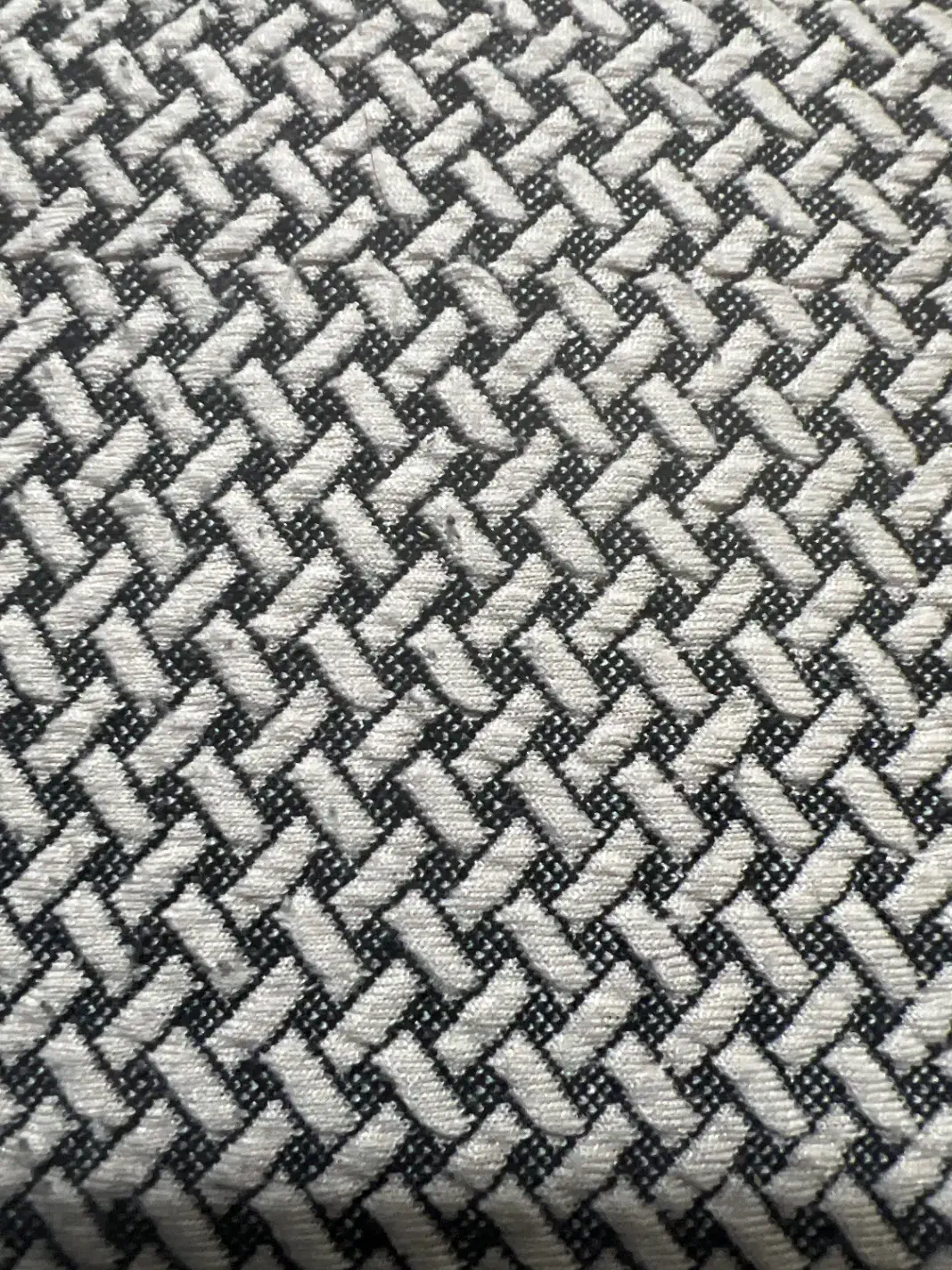 کیف گمشده|اشیا|اردبیل, |دیوار