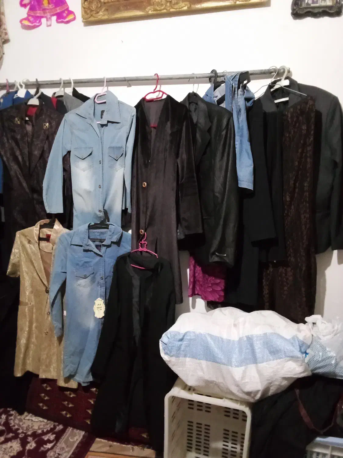 مانتو|لباس|تربتحیدریه, منظر|دیوار